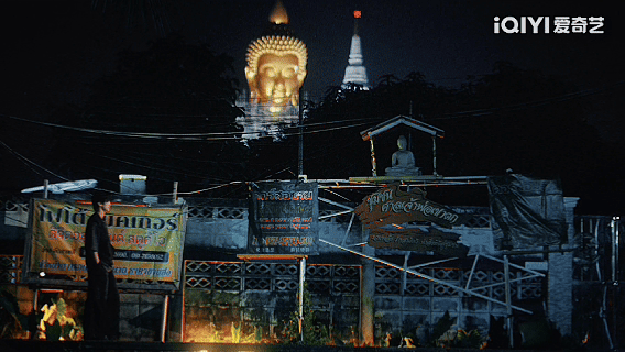双轨里的潮湿美学 出租屋的潮湿感和暧昧感锁死！陈旧物件自带生活滤镜，男女主的每一