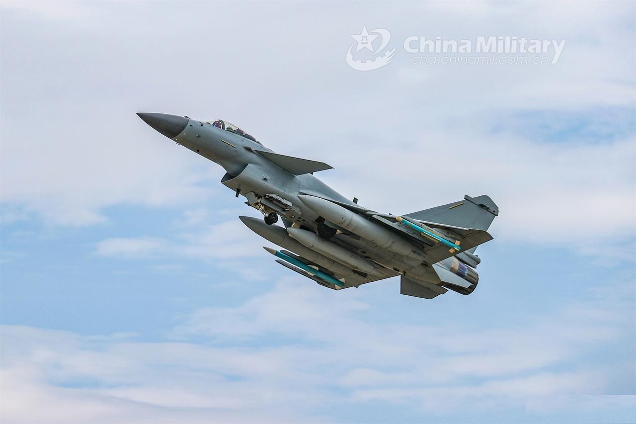 182公里凌空绝杀，央妈认证，重磅披露歼10C击落战绩。
摊牌了，不装了，东风压