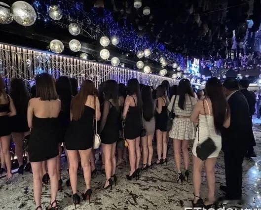 台北市近来频发枪击案，警察局长亲自到街头扫黑，也让不少酒店妹排站接受调查。