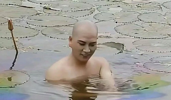 西游记中唐僧洗澡的时候是为了拍出佛光的感觉，但不好搞，于是加了汽油[思考] ​​
