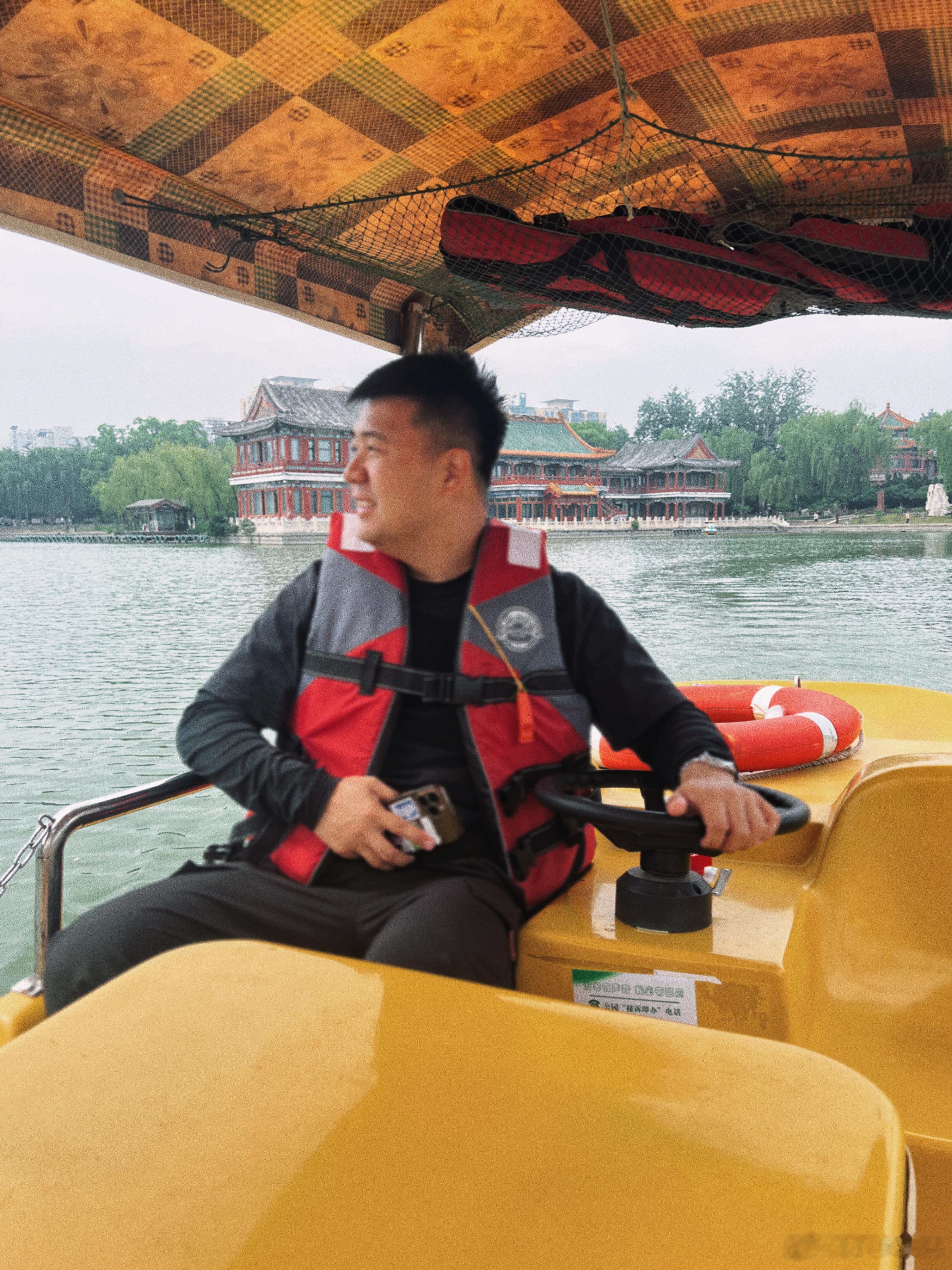 赛不了龙舟，就带娃赛个鸭子船今天这片湖谁都没我快[并不简单] ​​​