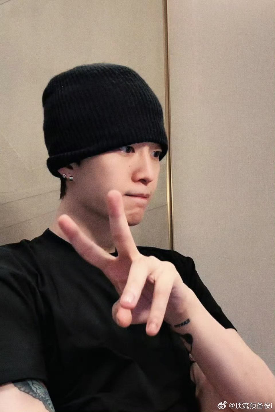 范丞丞自曝体重63公斤范丞丞身高好像有一米八多吧，才60多公斤，真的好瘦啊 