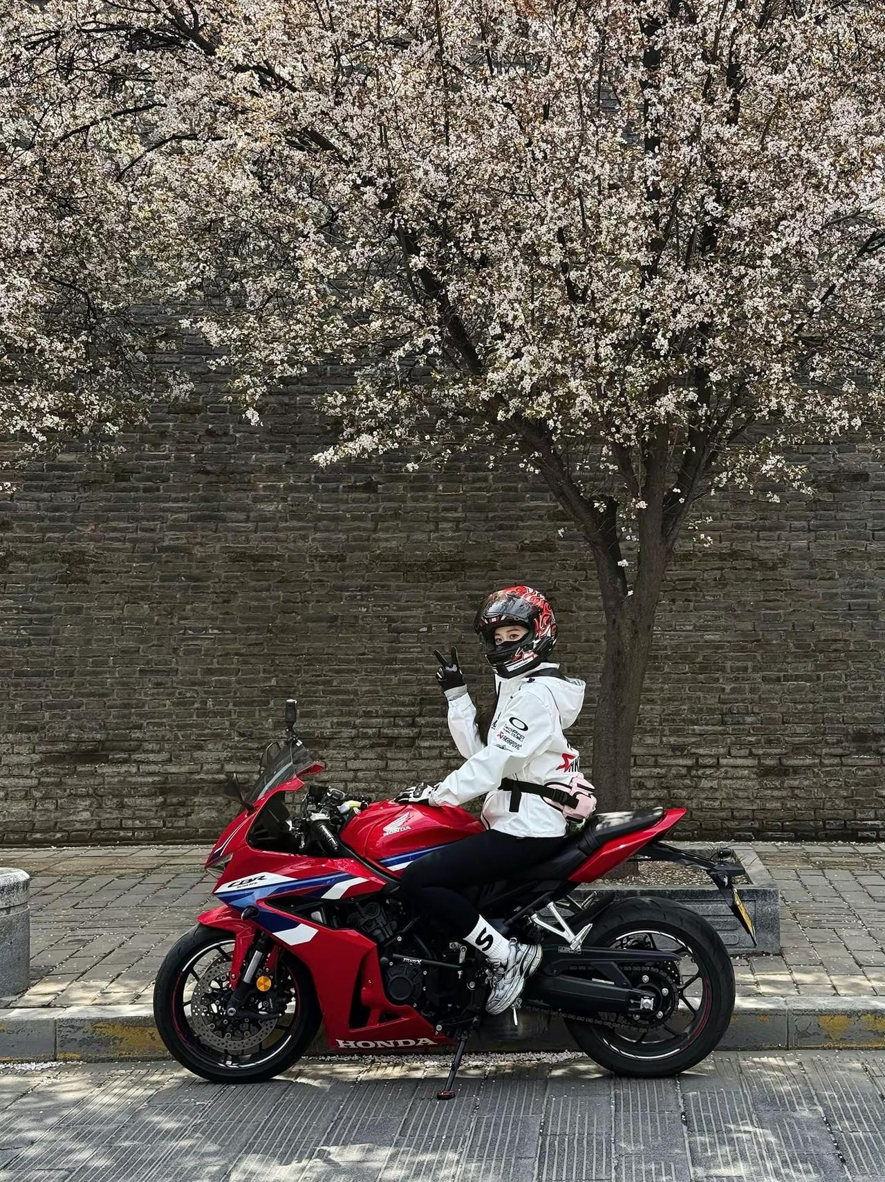 喜欢春天 女骑 机车 cbr650r
