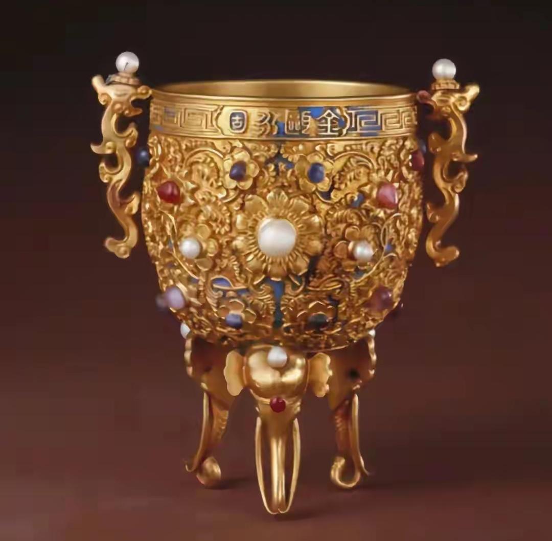 只争朝夕岁月新把历史中国塑成一个金瓯，一个海晏河清大罐，一幅国泰民安的水墨丹青杰