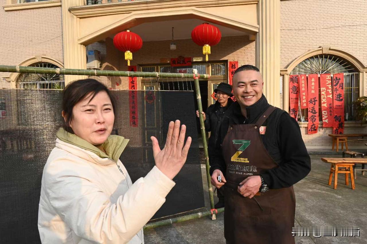 《非遗“纸帘”手工制作》
闻讯来到夹江张之家“纸帘”生产基地，据非遗传承人张陶介