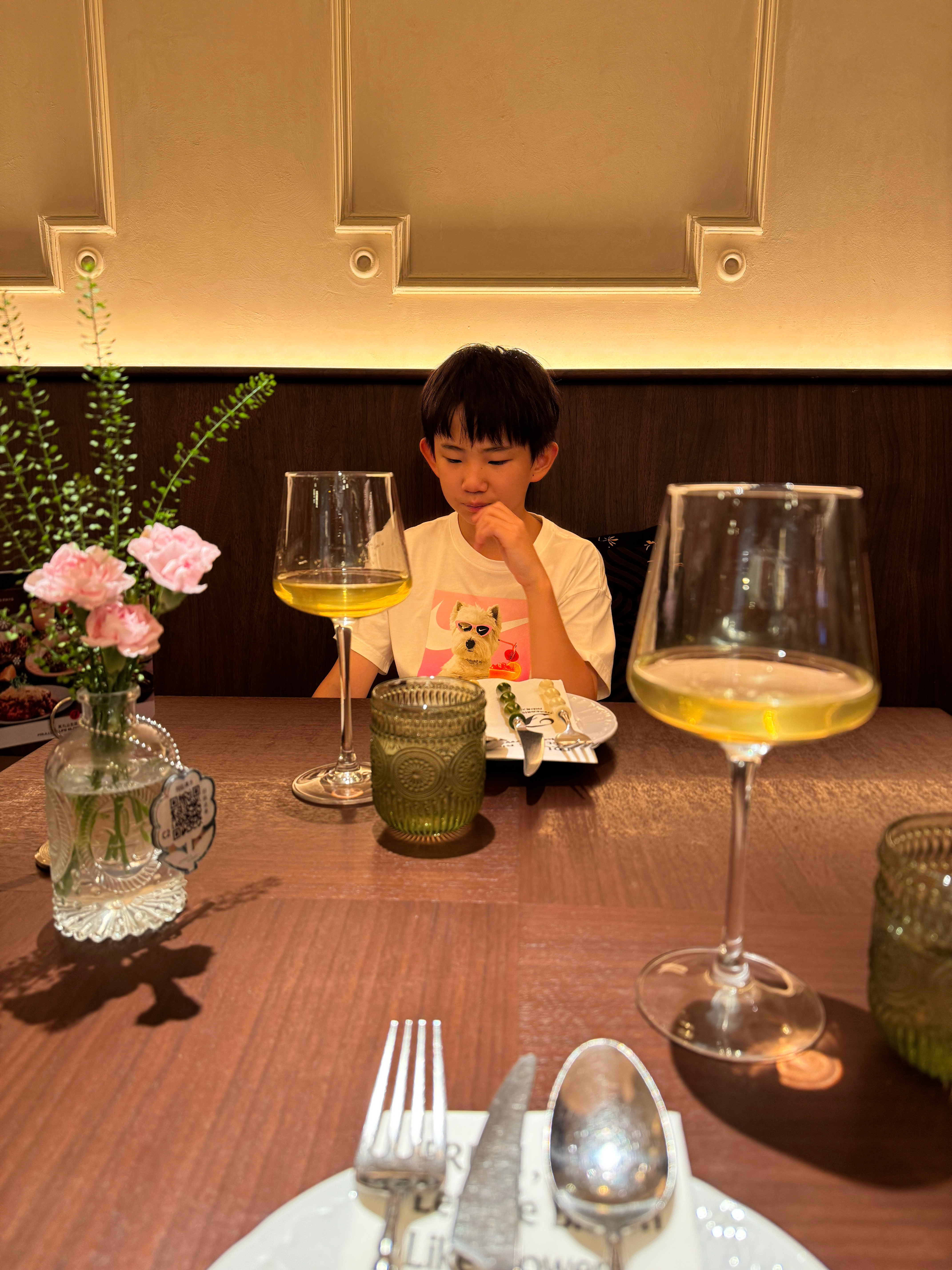 中午跟小新对饮…🥂 