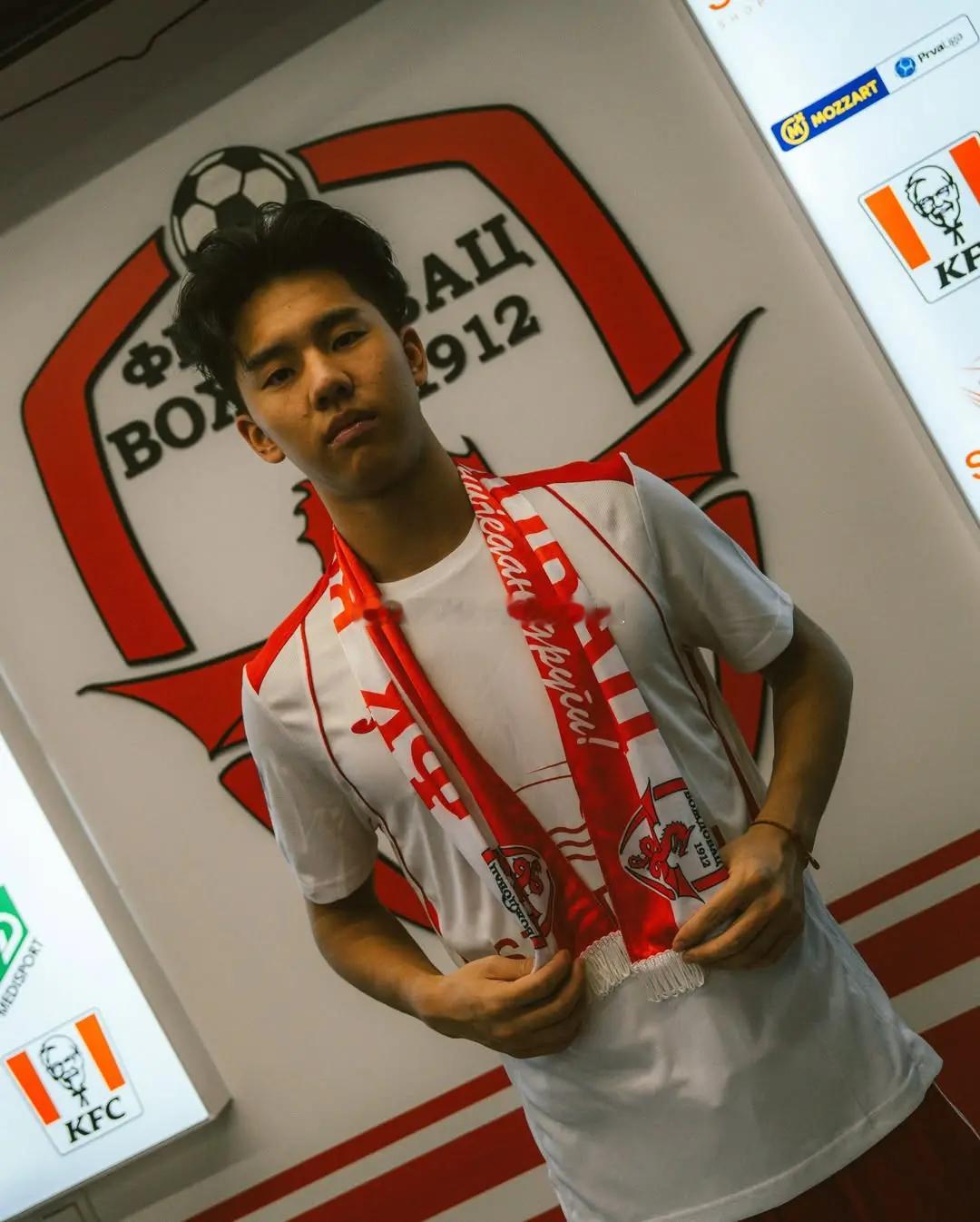 春晚 官方：中国球员张家鸣从英超伯恩利租借加盟塞甲沃日多瓦茨 留洋球员动态热点解