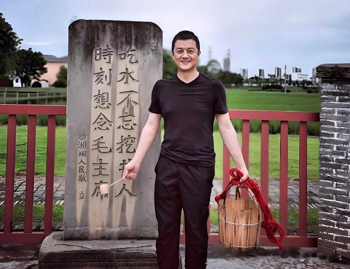 李亚鹏不容易：三年新冠疫情再加上房租翻倍上涨，还要培养两个女儿，确实够人呛！难怪