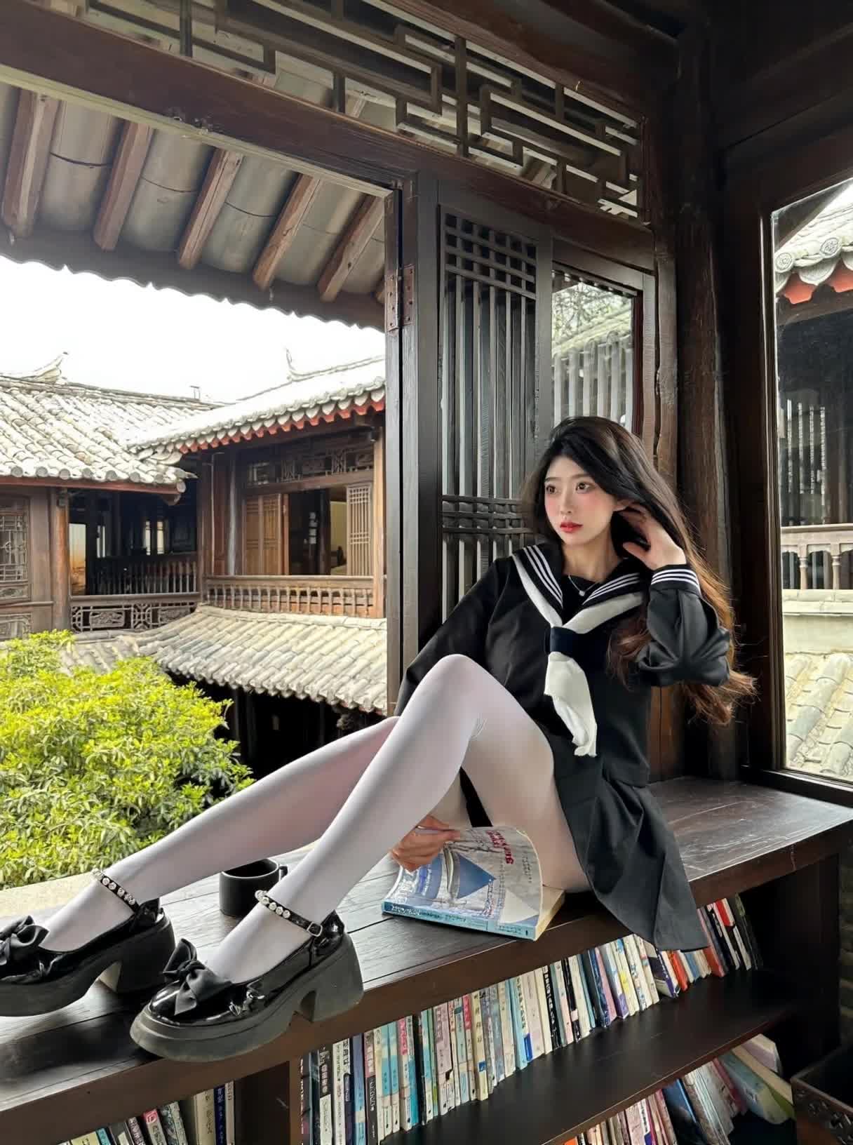 非得是包臀黑丝吗  jk白丝不行吗 博主