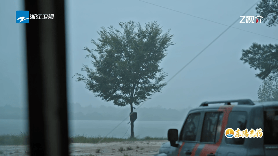 程潇我们录这个节目录得好不体面嗨放派 极端天气让节目录制“状况百出”，成员们躲进