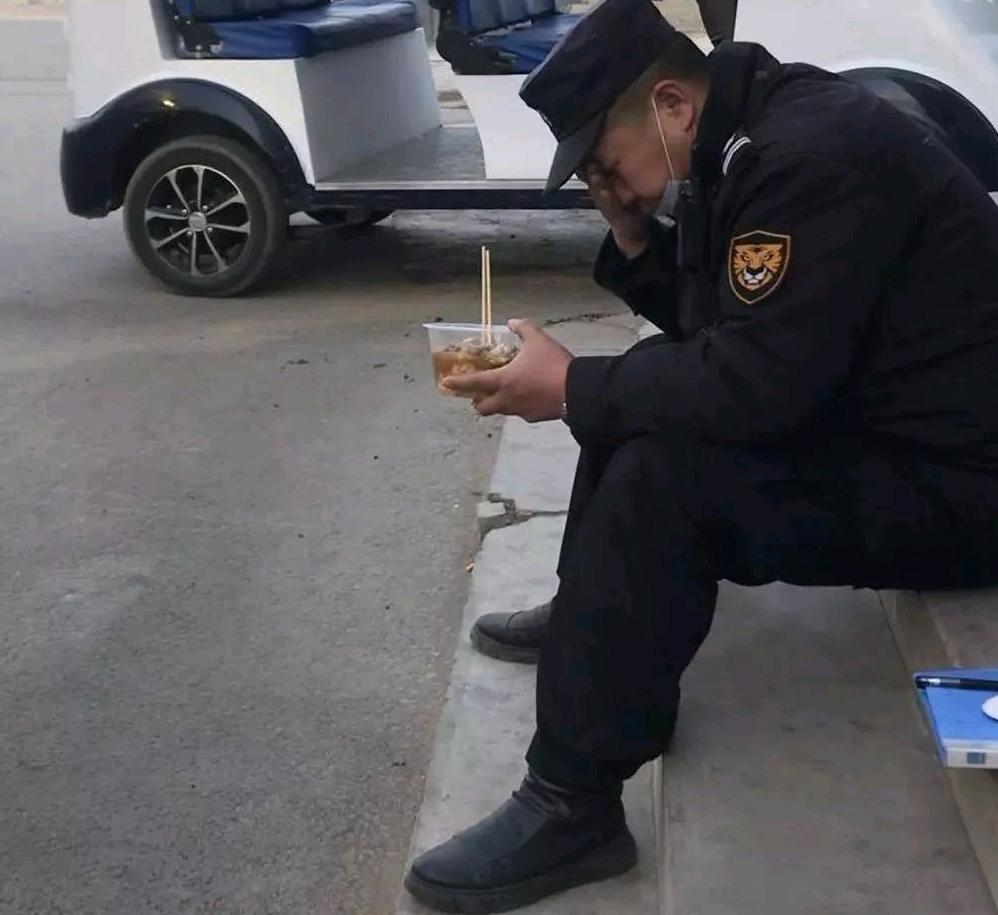 当保安你必须脑子要反应快，头脑要灵活，不要相信别人当保安是个人就能干，根本不是那