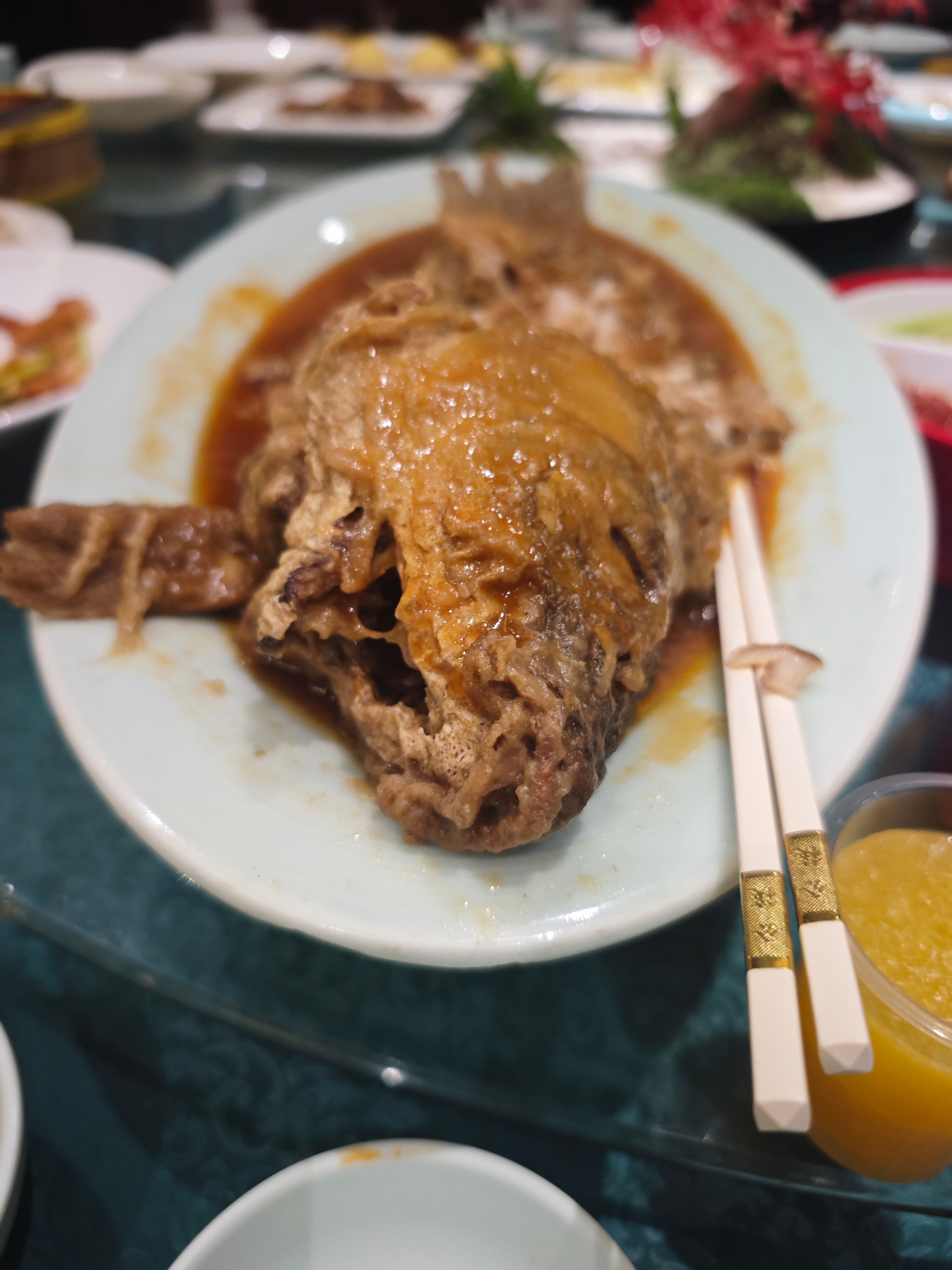 河南红烧的大鲤鱼。。。不知道是不是黄河里的。 周口