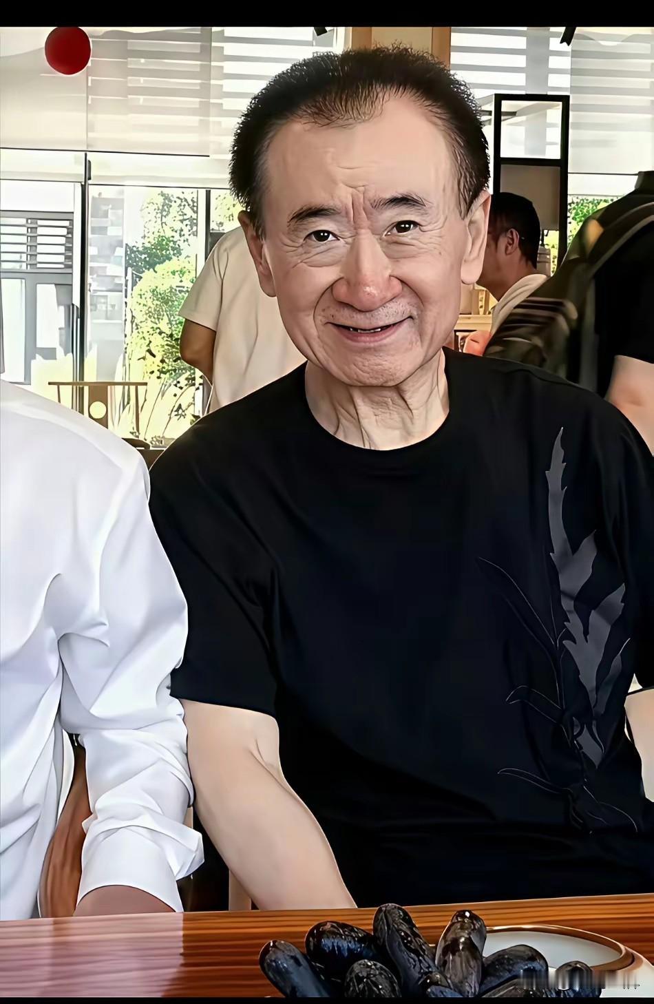 一个是一头白发，两眼无神，站在法庭上等待命运的最后裁决；一个在苍山脚下，洱海之畔