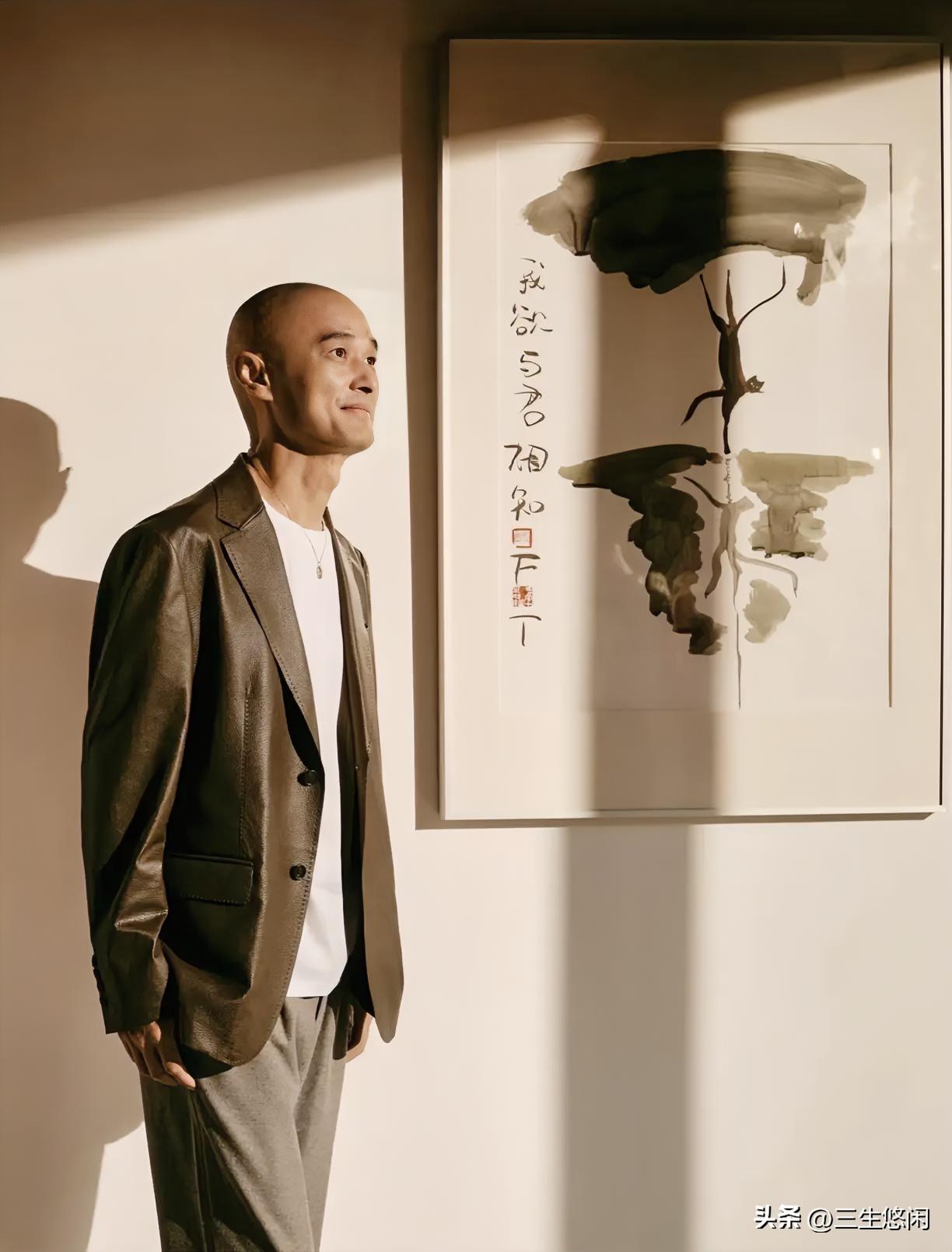 冯唐说：“男人的弱点是性饥渴，女人的弱点是缺爱。要学会节制自己的欲望，钱、权、色