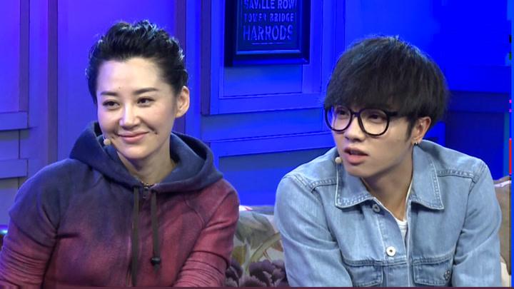 一次，金星问45岁的许晴:“你和华晨宇的姐弟恋是真的还假的？”许晴笑了，直言不讳