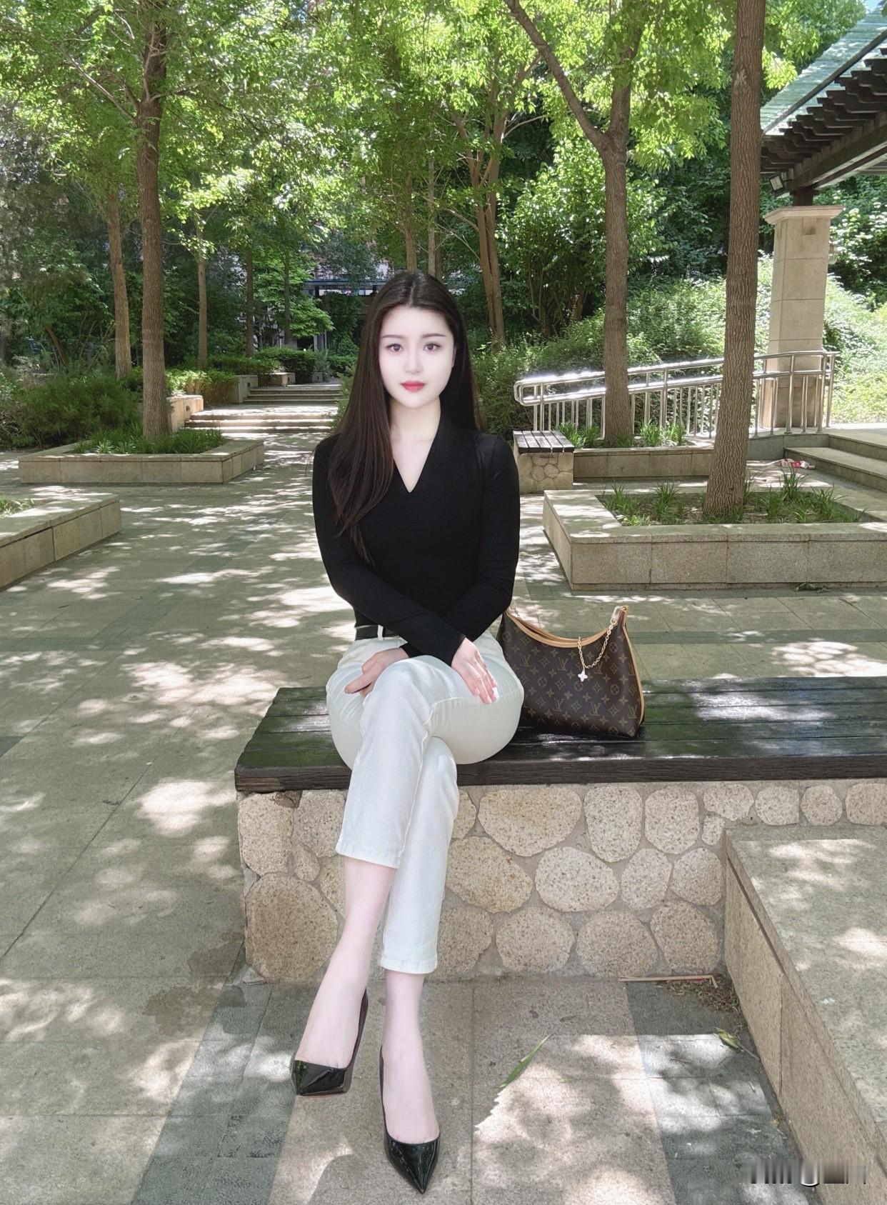 在你心里什么样的女人最漂亮心地善良的女人，她们的内心充满爱与温暖。