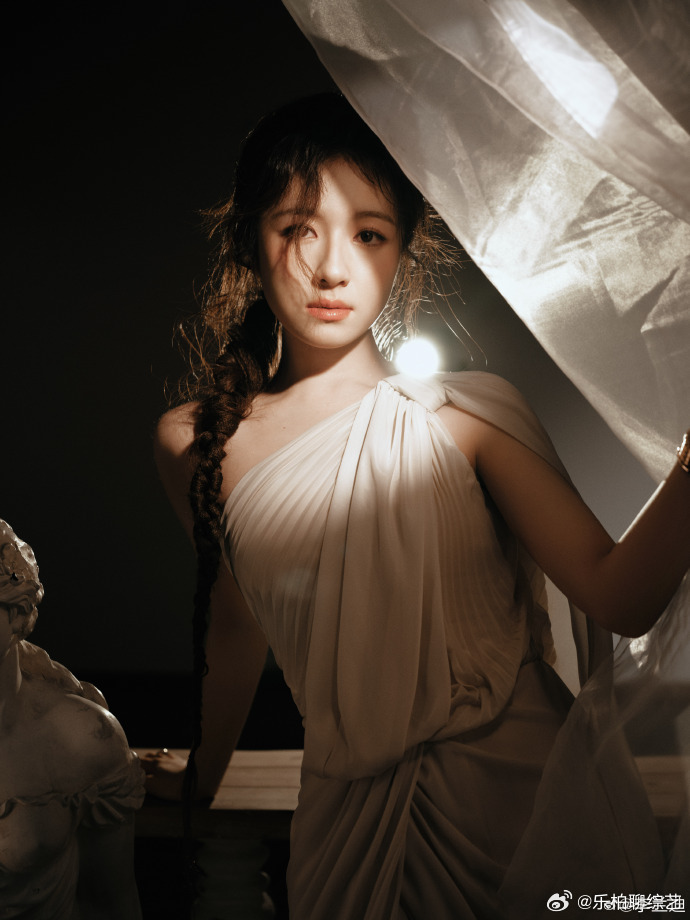 李兰迪缪斯神女  哇塞，这一次微博之夜李兰迪第二套造型神女来的，看到这一套造型的