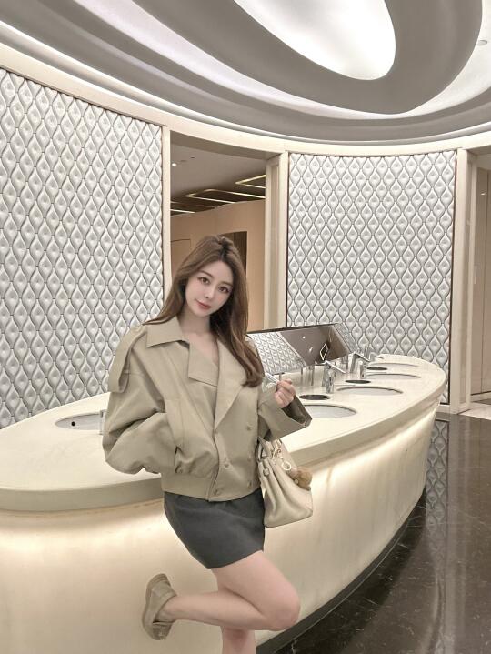 咦呦~今天是早春都市丽人👜