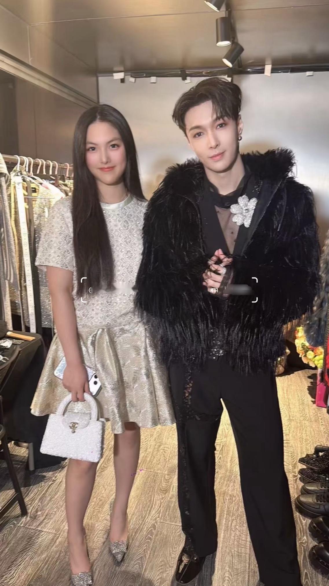 张艺兴、王诗龄合照张艺兴王诗龄合照张艺兴王诗龄跨年演唱会合照