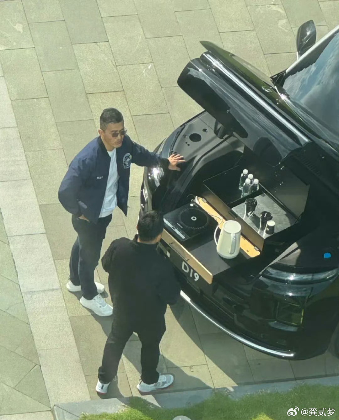 这不是乐道L90，是零跑的D19而且看图片这个前备箱应该还有外接电源，可以直接在