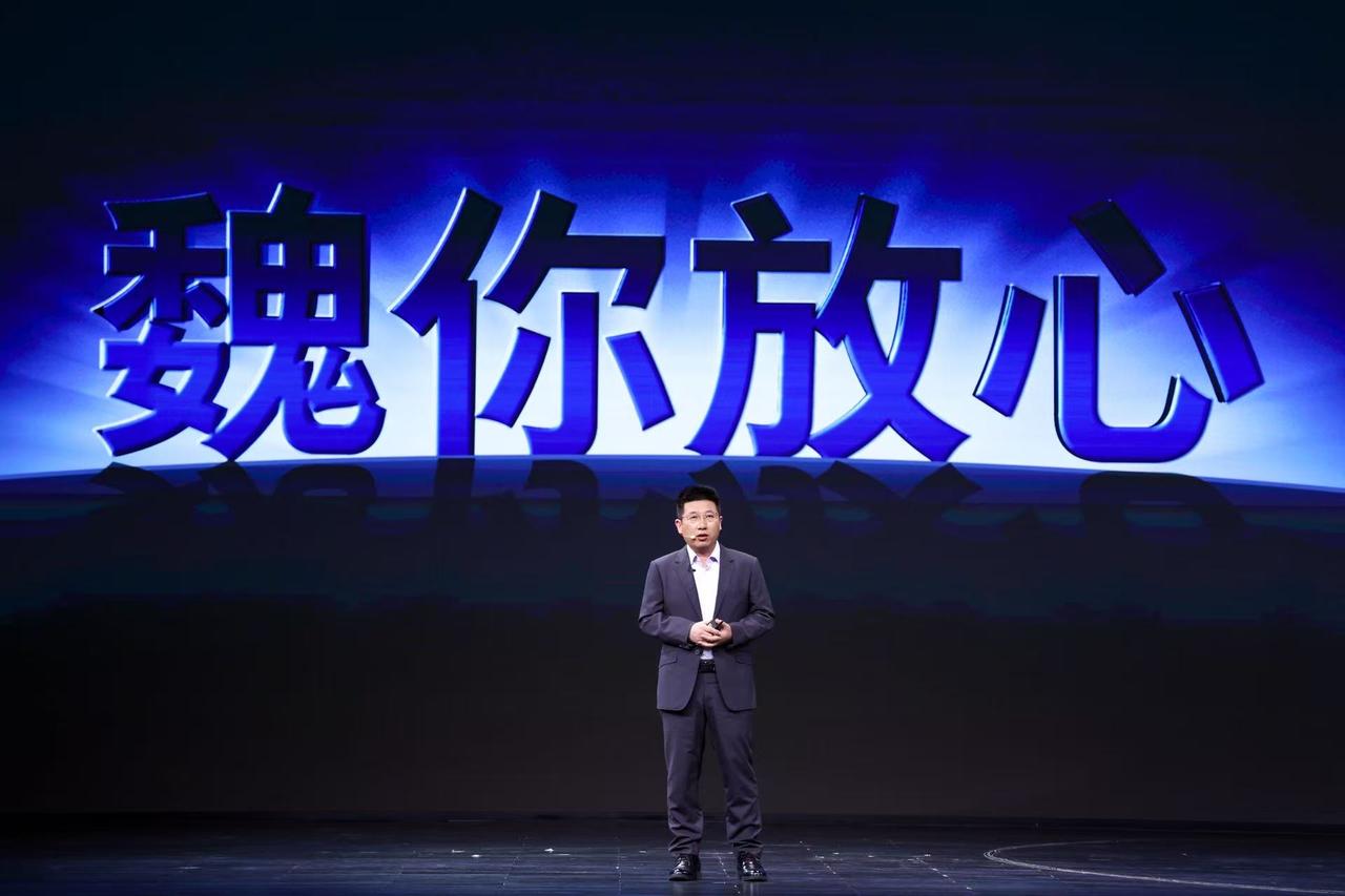 定位“AI豪华六座旗舰”的魏牌V9X上市 ，官方指导价34.98万元起。

该车