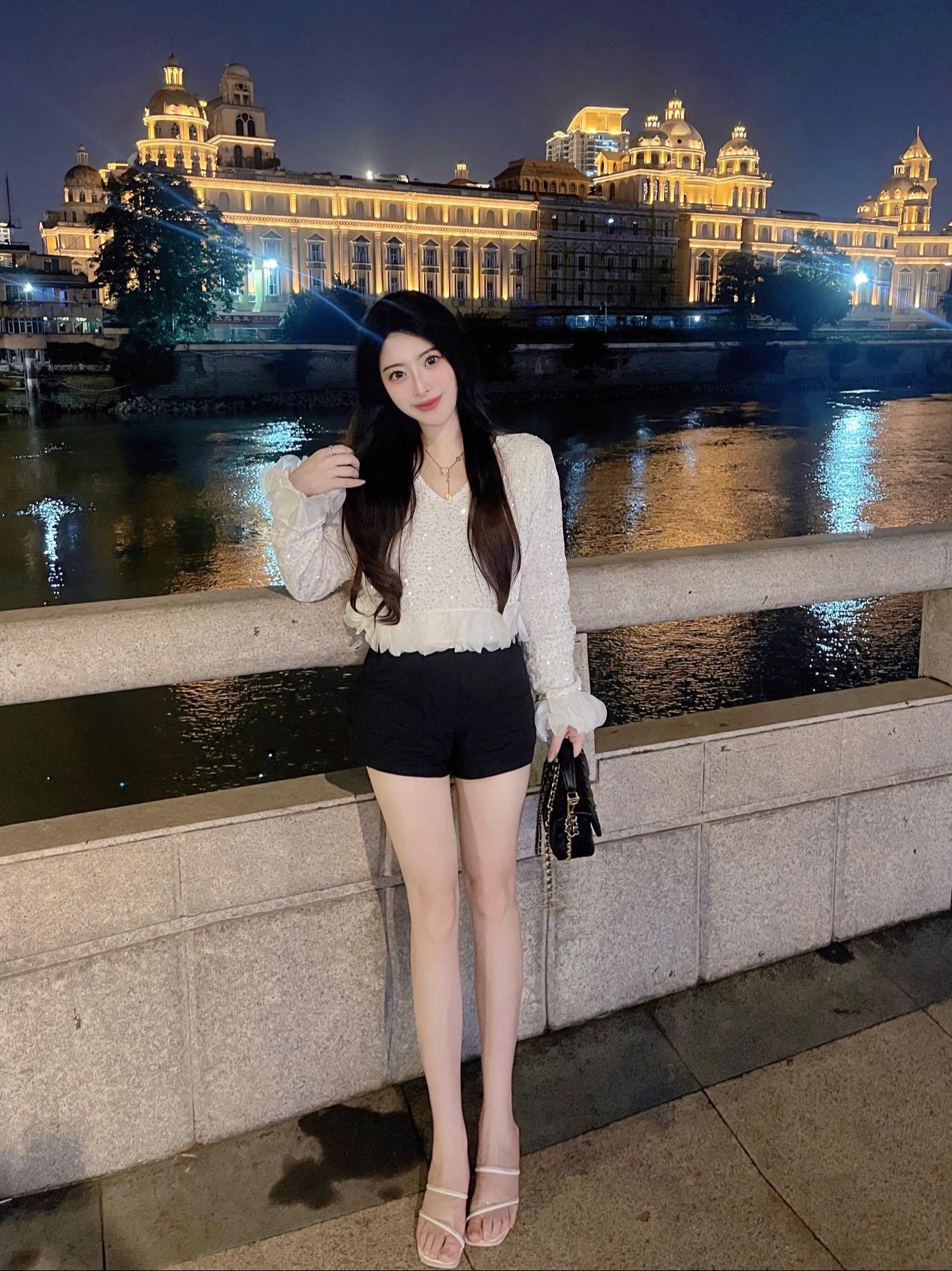女人就应该任性，不喜欢了就扔，胖了咱就减，喜欢的咱就买，没钱咱就赚，有...