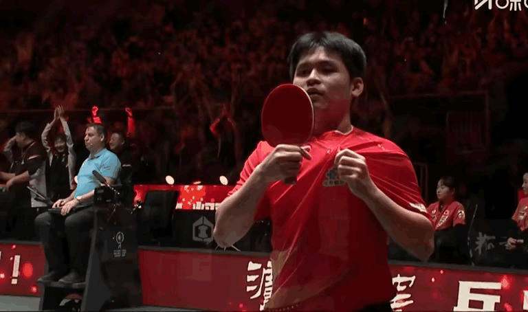 升国旗奏国歌，这就是中国力量，强大的中国乒乓球队。
成都混合团体赛决赛，中国队8