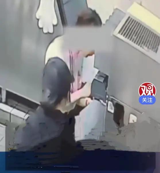 郑州这位妈妈，是被7岁女儿从“痰”里救回来的

叶女士是个全职妈妈，天天围着灶台