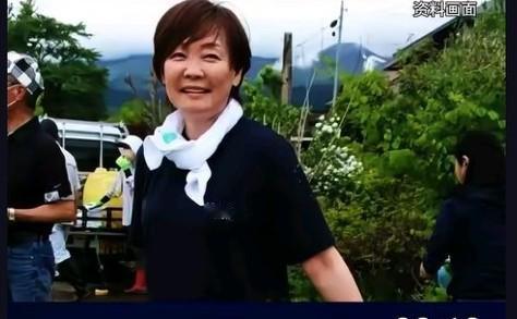 安倍昭惠这位前首相夫人，活得可真不一样！别人丈夫走了都在家守着，她倒好，满世界到