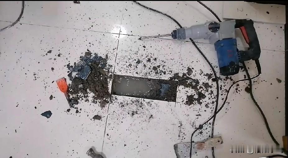 闷声发大财！一个人偷偷干，冷门小众的生意，没人抢但很赚钱！
我家这次漏水，直接给