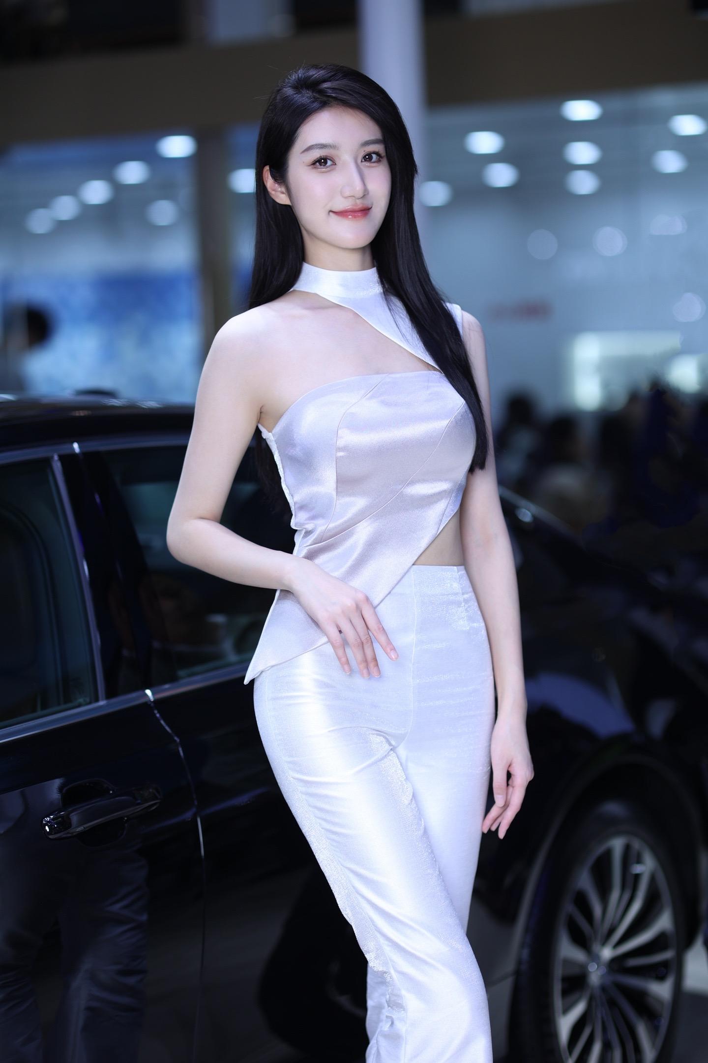 苏州国际车展  沃尔沃展台模特。