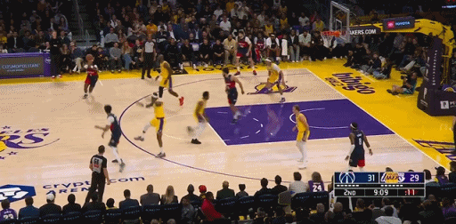 如今的NBA没什么看头，但詹姆斯、布朗尼连线却是一道亮丽的风景，更不用说老詹的盖