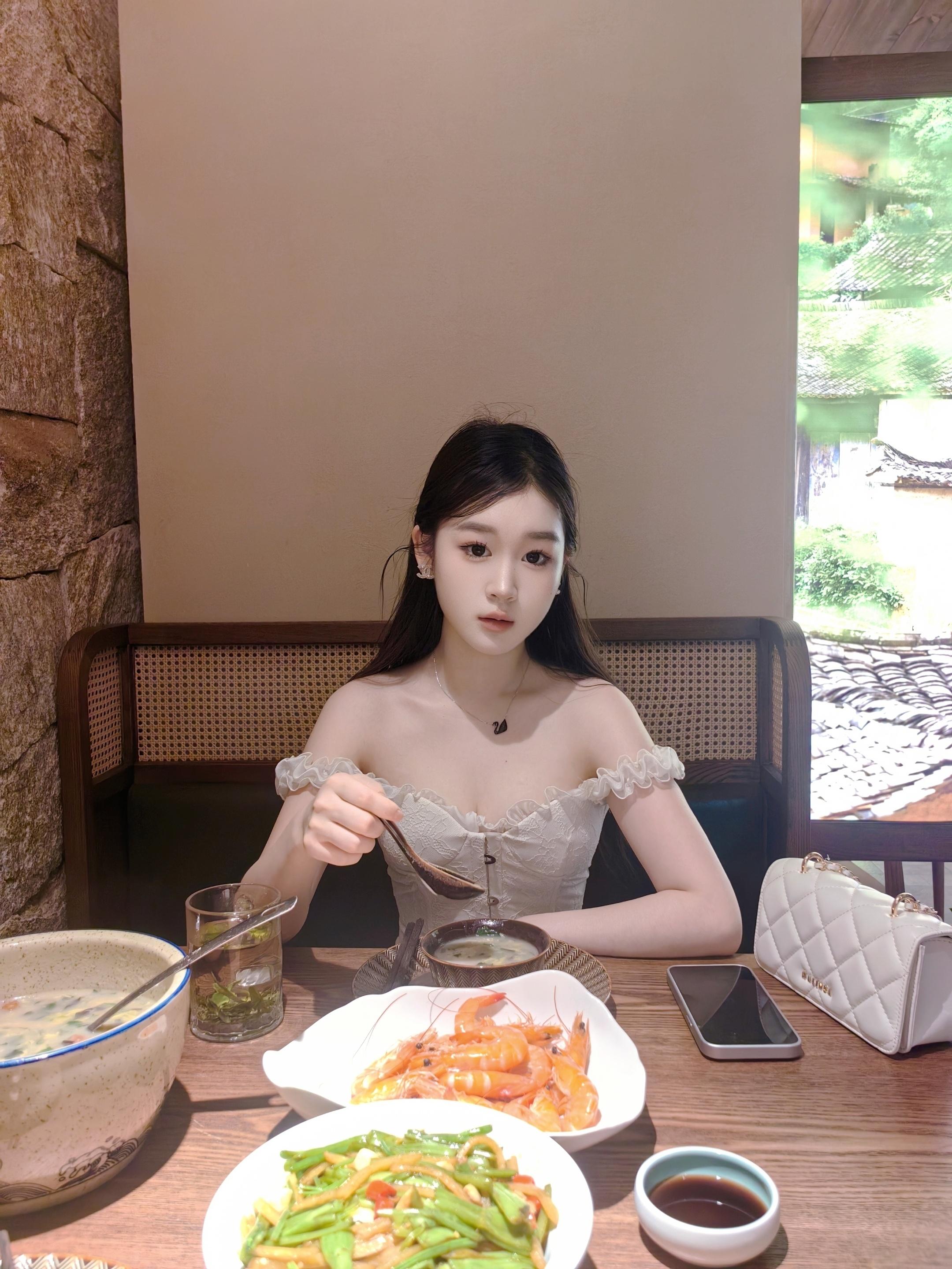 所以说永远多长 永远短暂 明天陪我吃饭吧