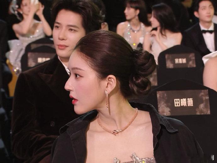 赵露思问丁禹兮不舒服吗传闻中的陈芊芊还有售后星光大赏内场喜欢他们之间的相处模式，