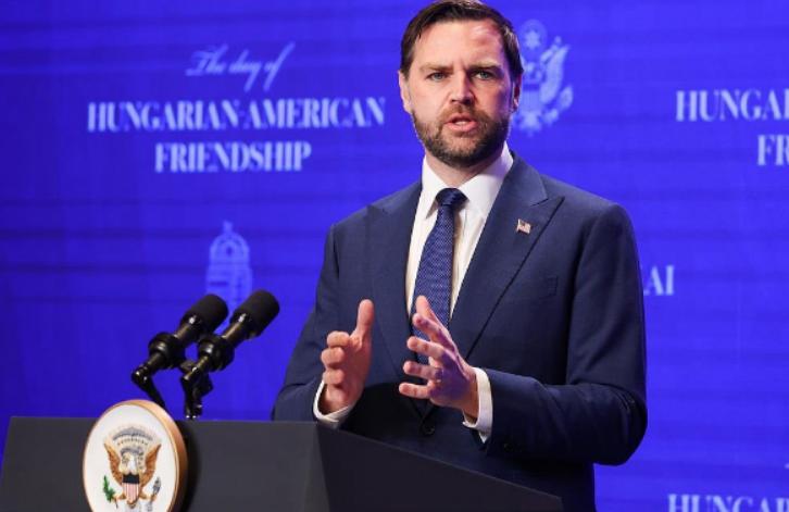 我的天！美伊代表团刚到伊斯兰堡，直接看傻全场！

谁能想到，谈同样的事，一边拼尽