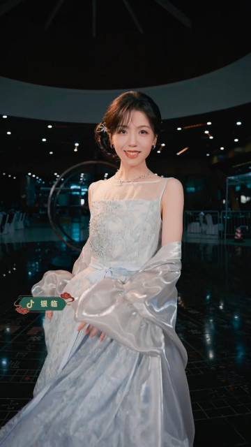 高雅人士品鉴中