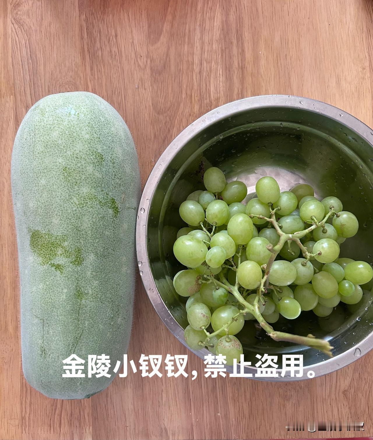 奶奶，有个阿姨进咱家院子了！

中午我正在厨房做饭，孙女宝儿隔着纱门看到有个阿姨