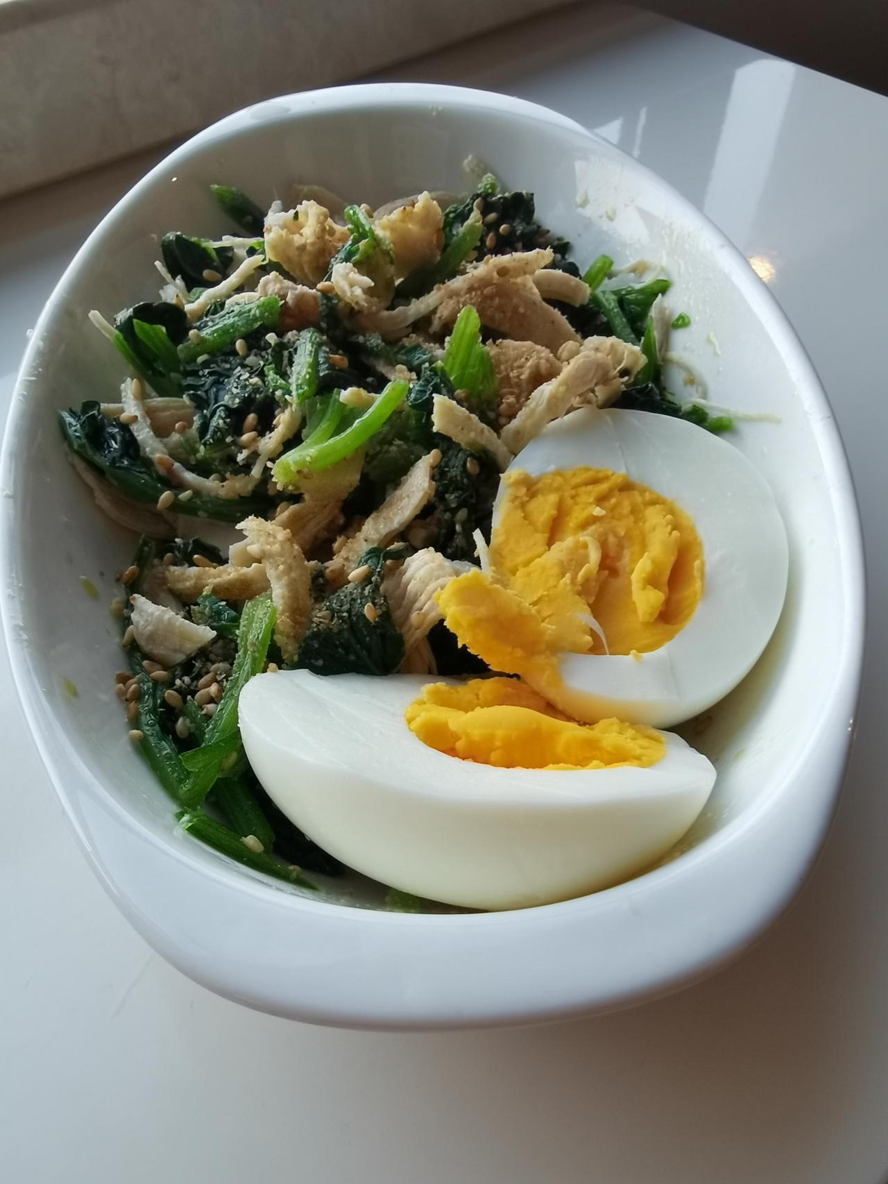 【星期二  早餐打卡】
菠菜拌鸡胸肉、韭菜鸡蛋饼、鸡蛋、牛奶咖啡

【今日小感悟