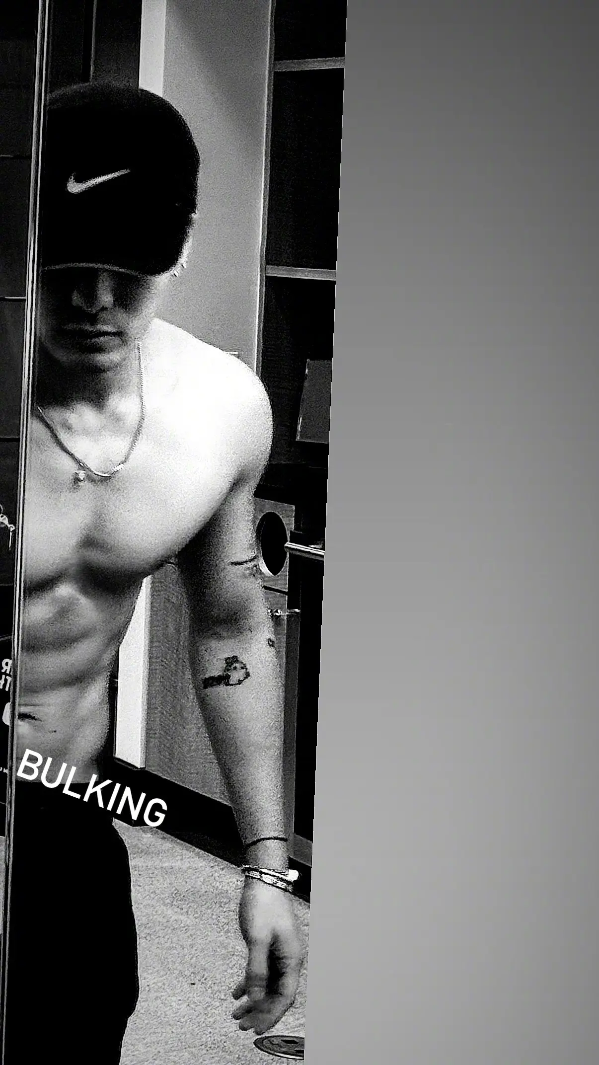 working so hard🔥。