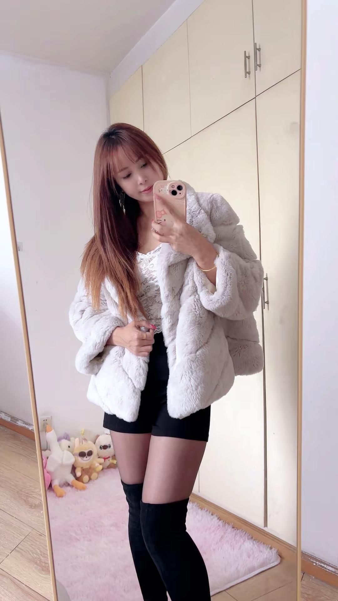 成熟女人的三大标志：穿皮草，戴黄金，听凤凰传奇