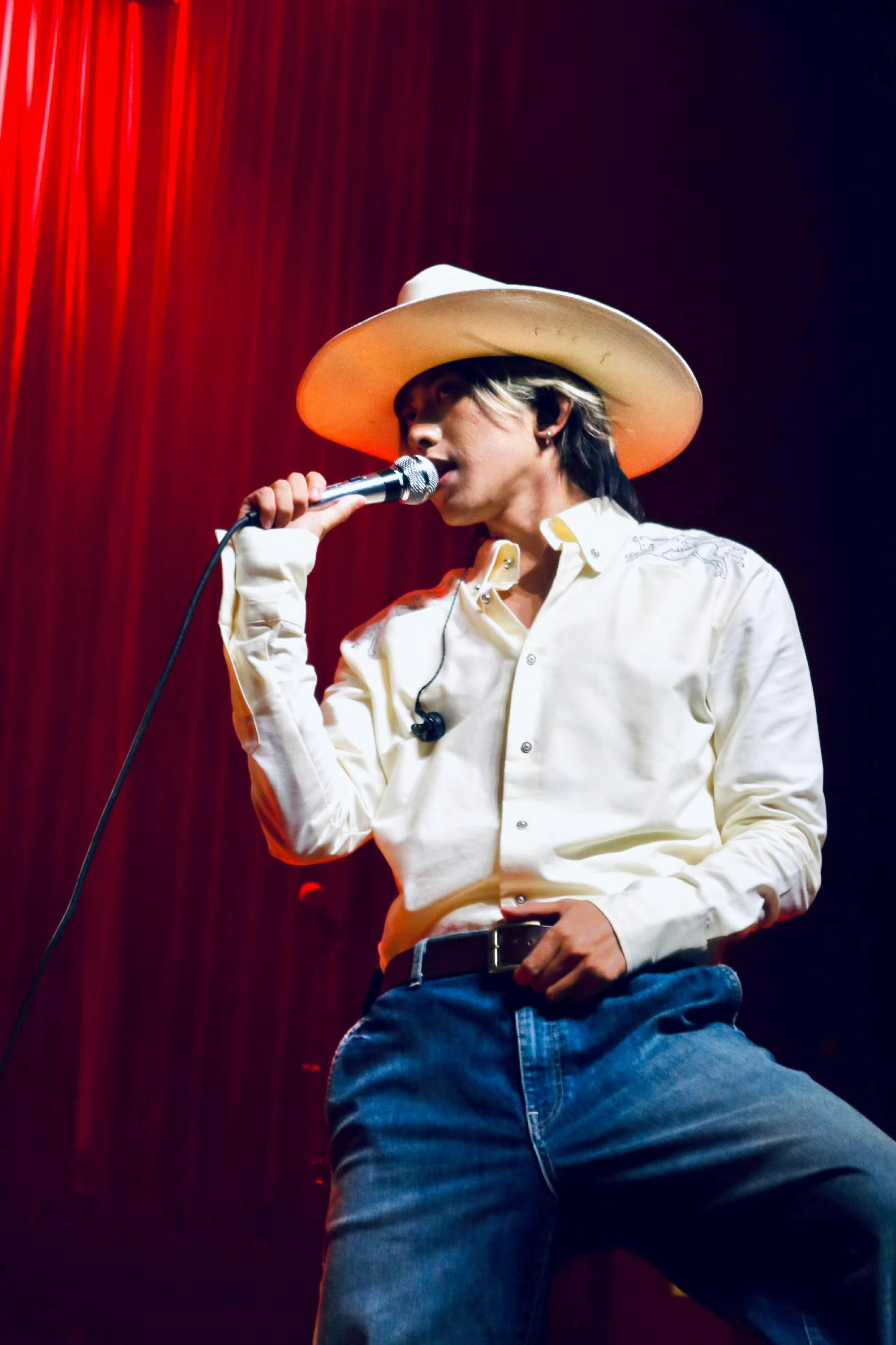 蔡徐坤  cxk原创音乐制作人蔡徐坤 cxk蔡徐坤新专辑kun “花会凋谢 但我