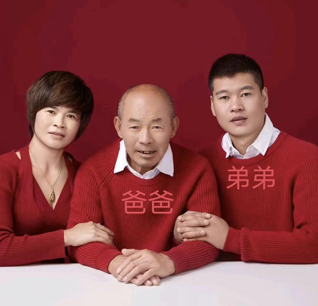 我爸爸一辈子不容易，养大了三个孩子，我爸只是老实本分实在，但是他不傻，在别人家超