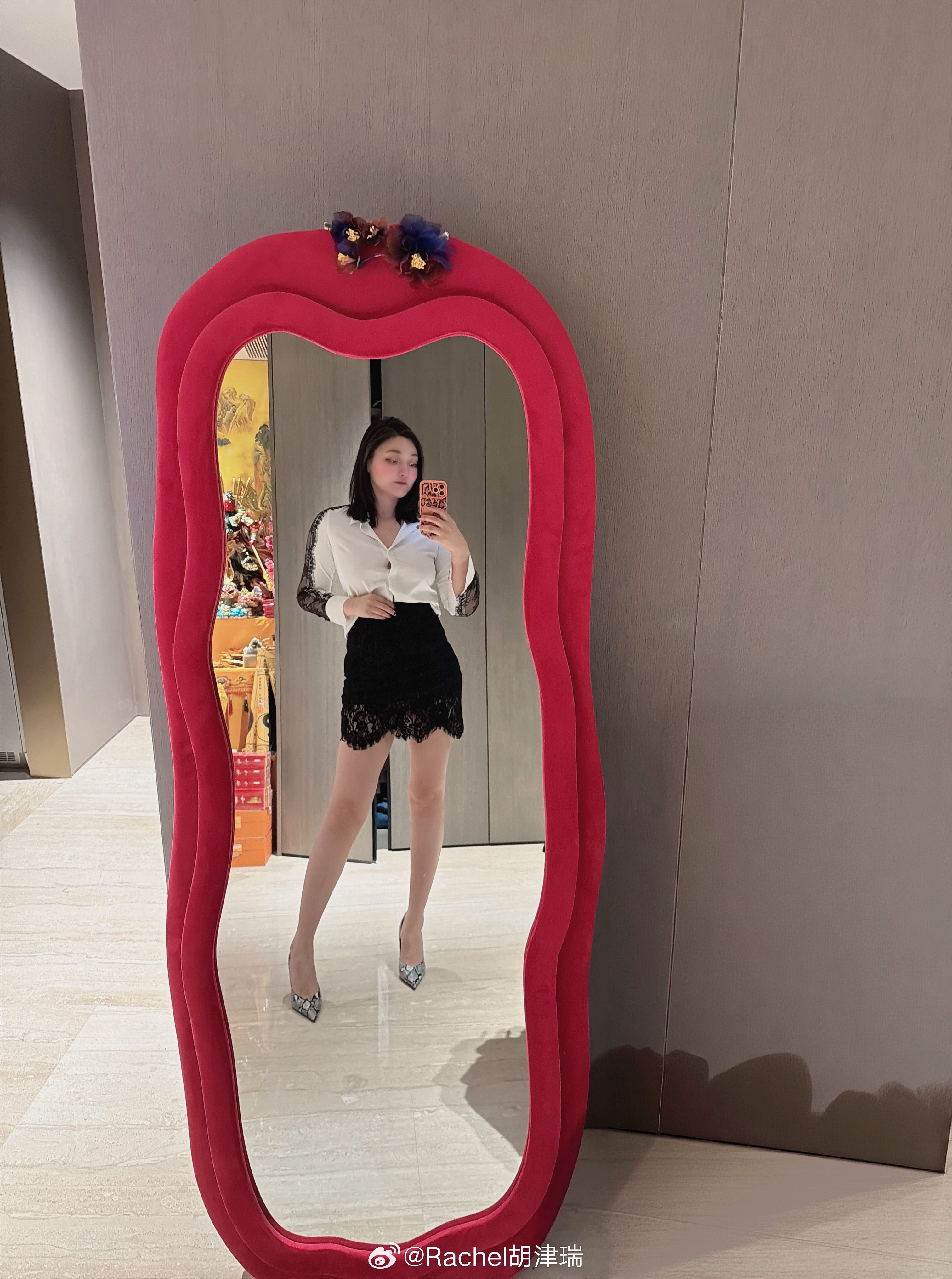 本来想在海口穿这身来着（鞋子换成黑色款） 结果查了下网上说海口要穿棉服就放下了 