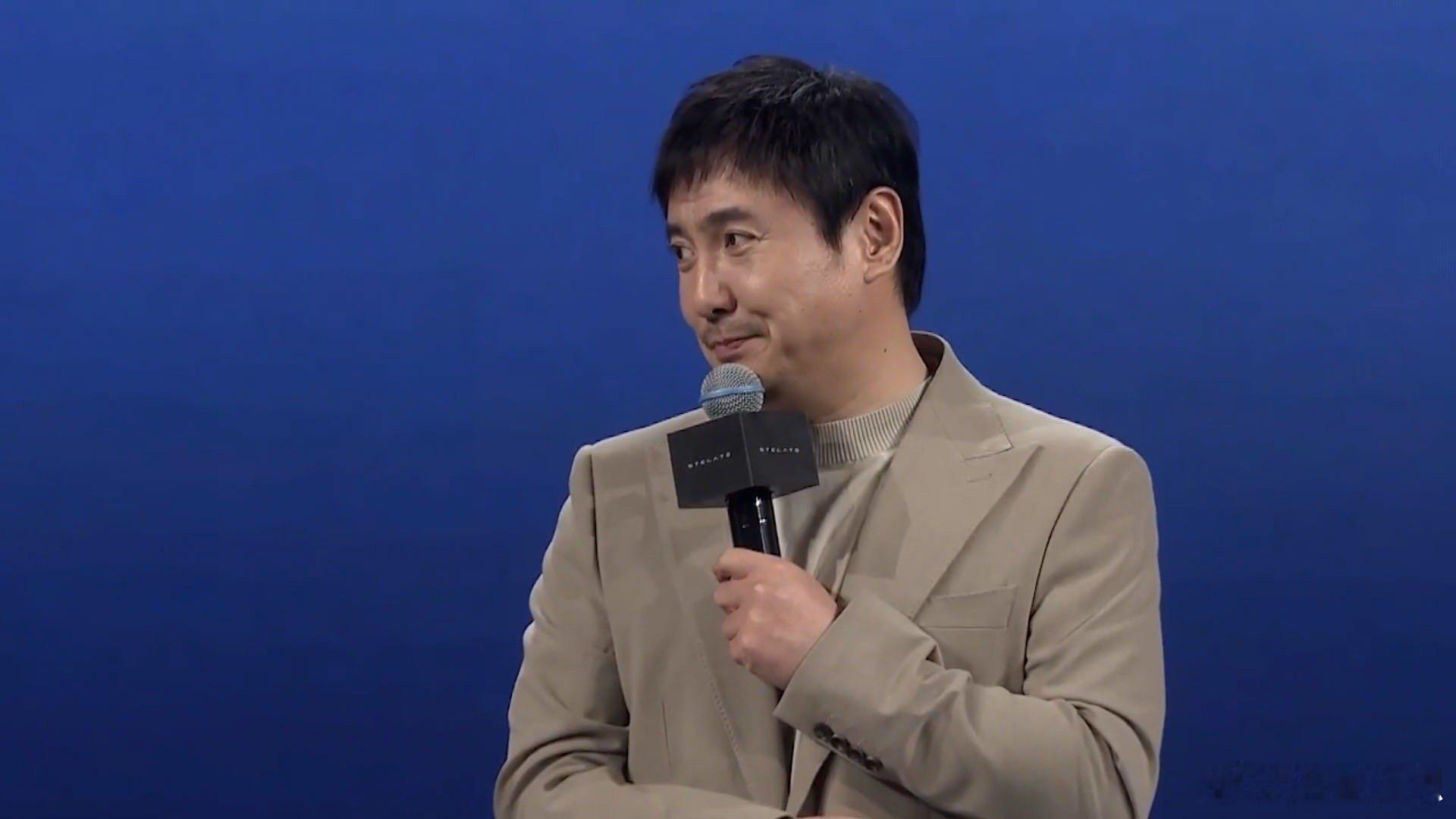 沈腾余承东一个敢问一个敢答谁懂沈腾余承东同框的含金量 本来是冲着新品来的，结果被