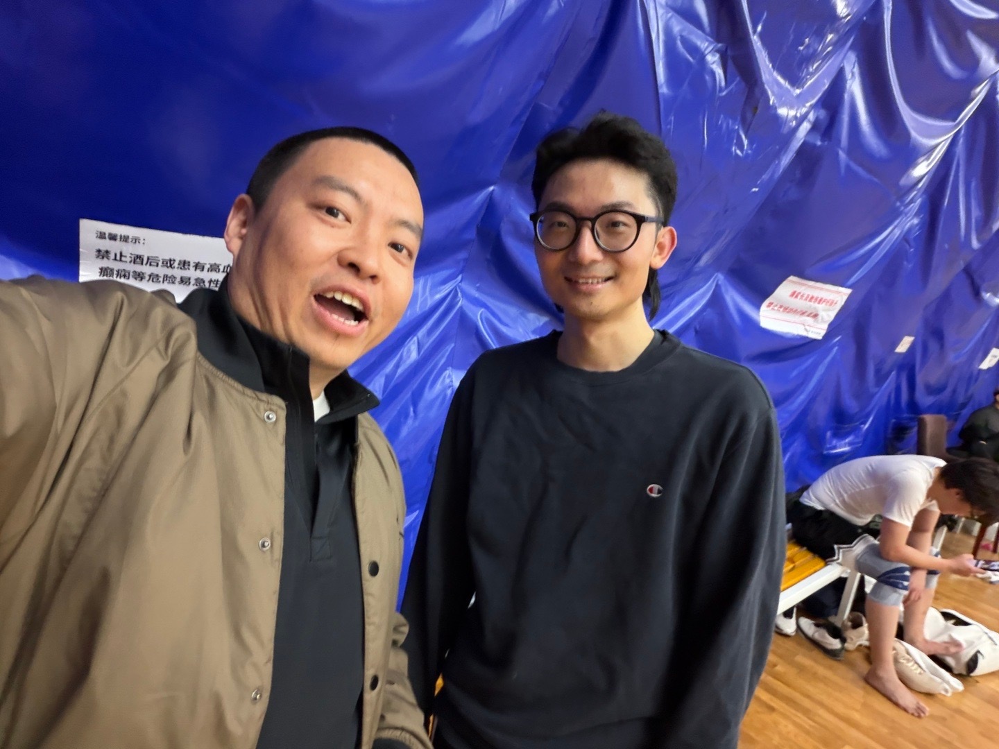 就是这男的，上场之前跟我说，好久没打了，一点感觉都没有，您抱了一条最弱的大腿。结