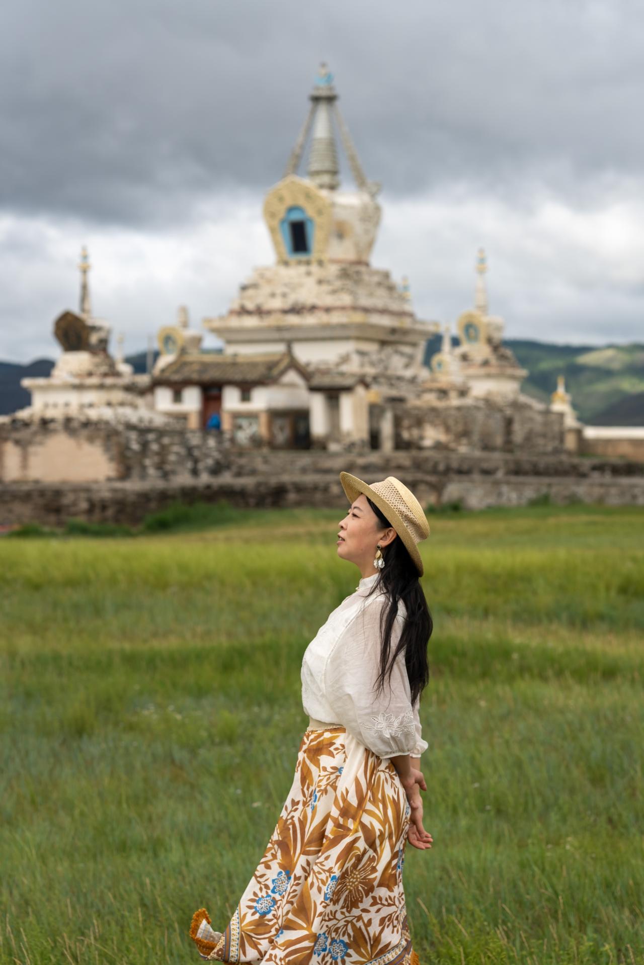 额尔德尼召寺：在草原废墟上听见千年回响
当里抵达哈拉和林的第一时间，远远地，一道