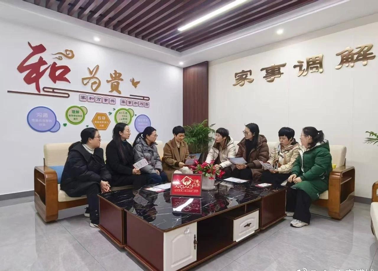 1月29日，浦城县妇联党组书记、主席杨晓华，浦城县红十字会专职副会长祖琦一行到水