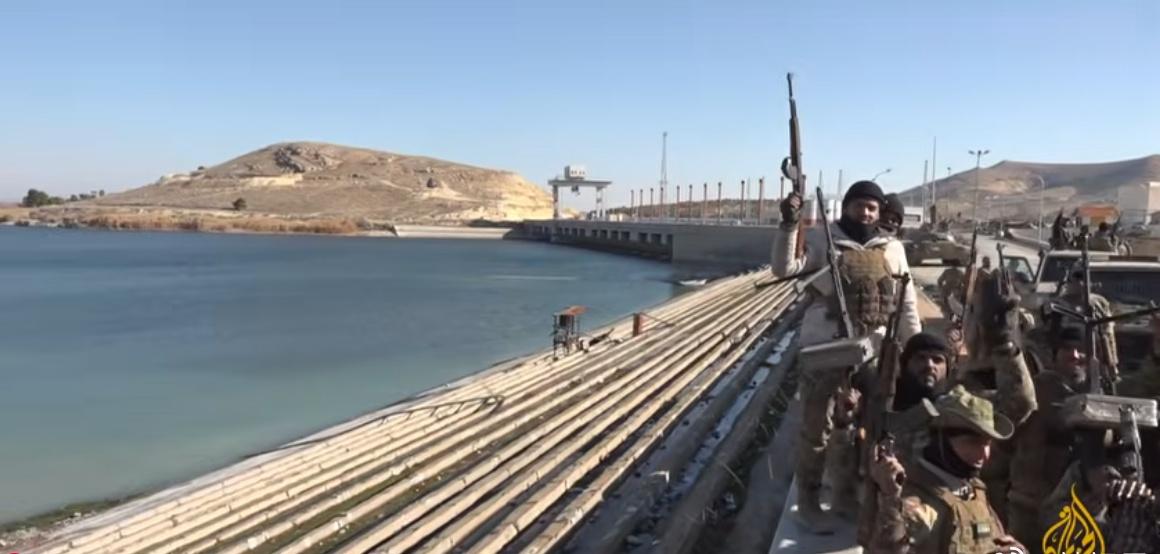 叙利亚军队已完全控制阿勒颇郊区的提什林水坝地区。他还补充说，军队已向该地区增派了