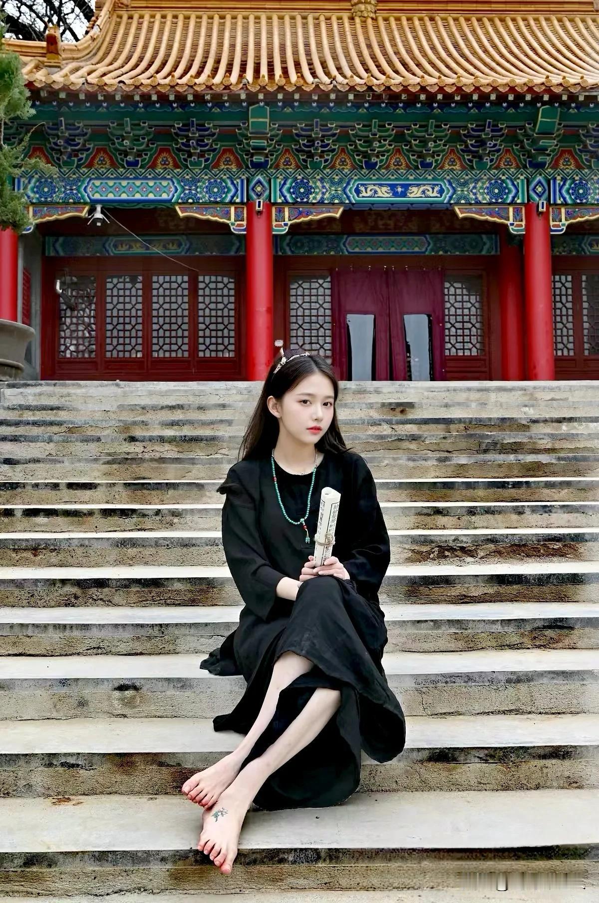 青楼画阁倚，翠幌遮人眼。#💕定格美好#