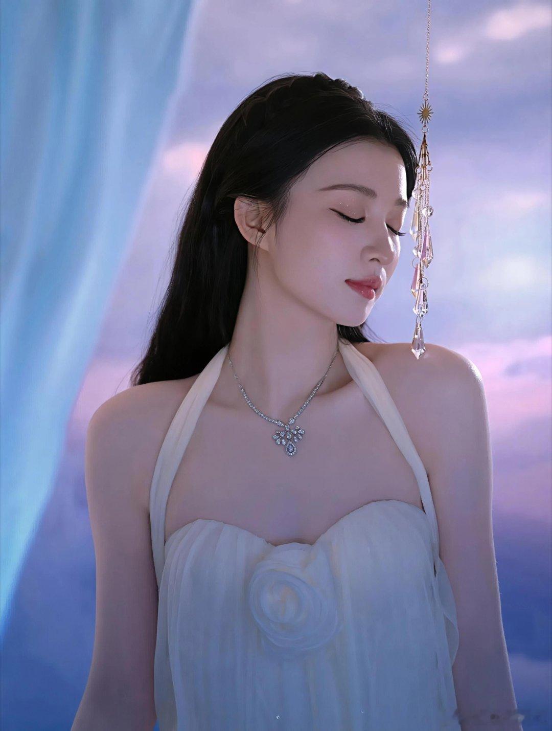 王楚然咳嗽一直不好的原因咱然姐也是不容易，为了躲二手烟还得自己带装备，这届烟民能